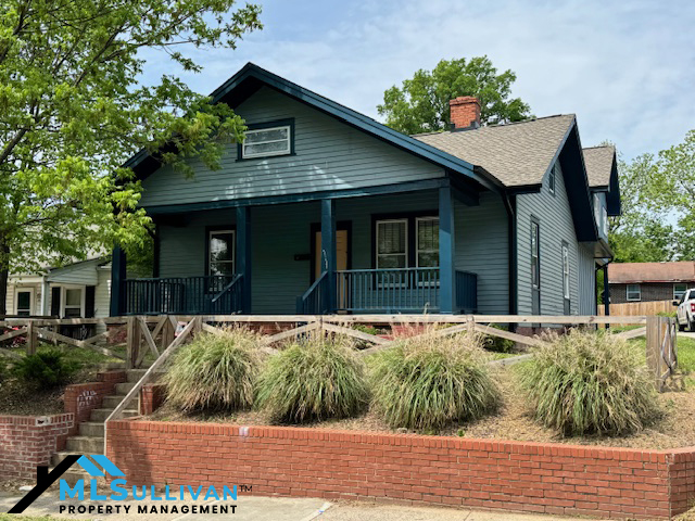 1011 Holloway St