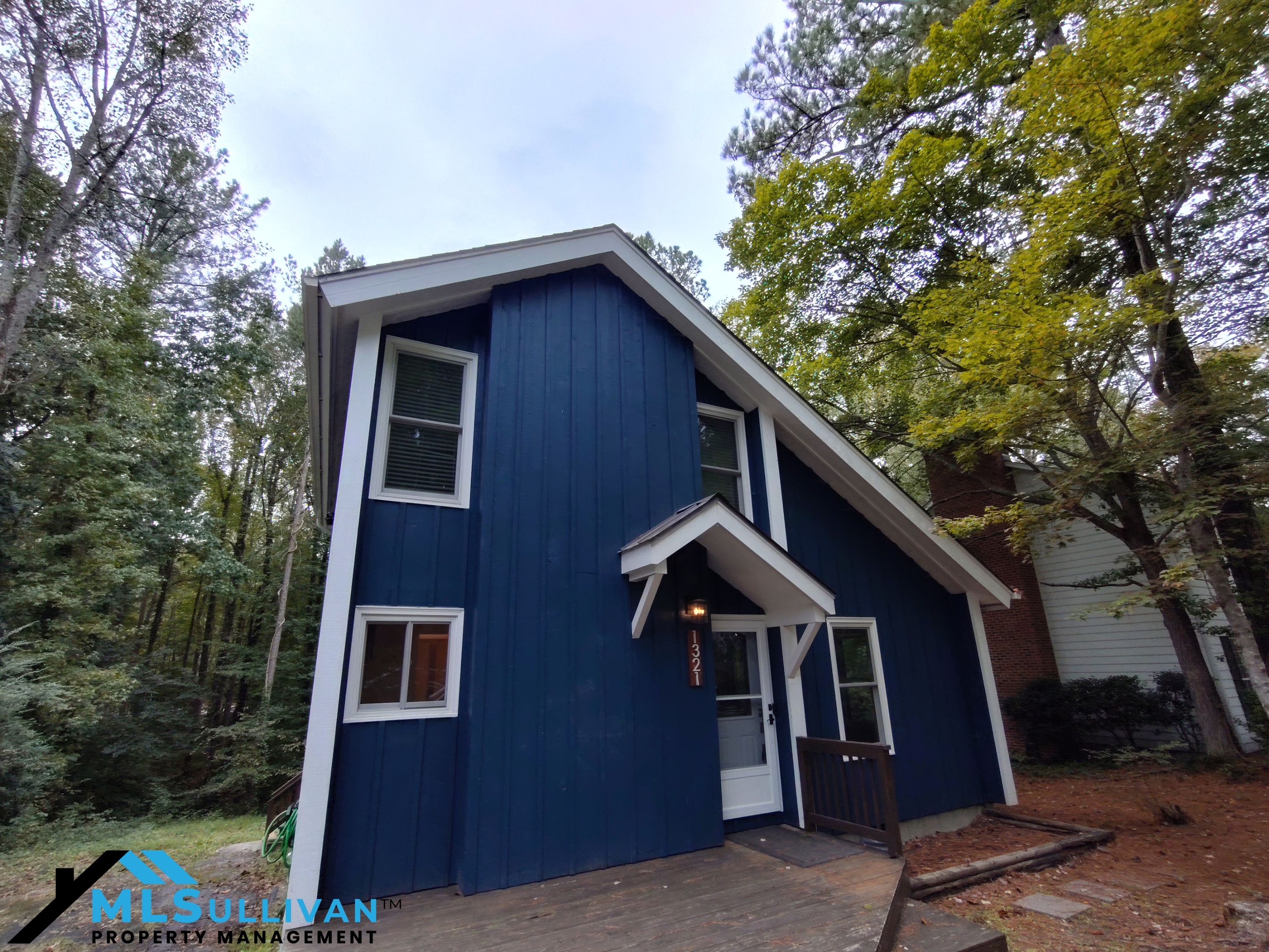 1321 Valley Run