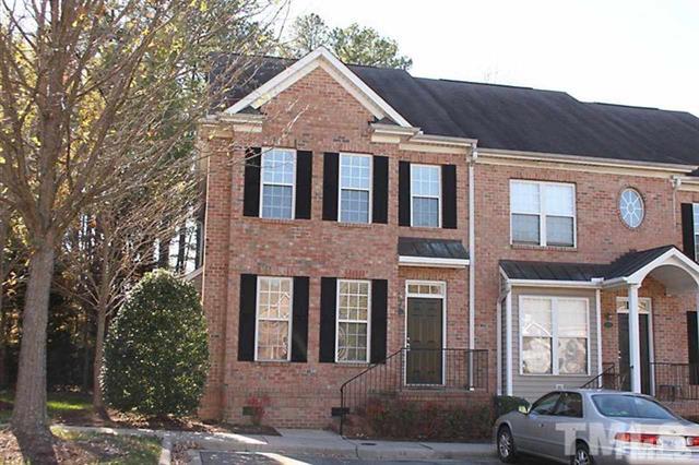 22 Scottish Ln